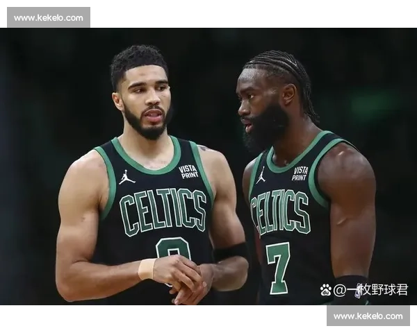 塔图姆 40+31 创总决赛纪录!力压哈利伯顿夺 FMVP,赛后炮轰裁判引发争议 塔图姆 40+31 创总决赛纪录!力压哈利伯顿夺 FMVP,赛后炮轰裁判引发争议