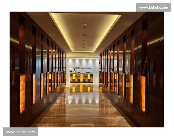 成都公司爆改泳池办公室:2 万元打造网红工位,深水区办公成职场新潮流 成都公司爆改泳池办公室:2 万元打造网红工位,深水区办公成职场新潮流