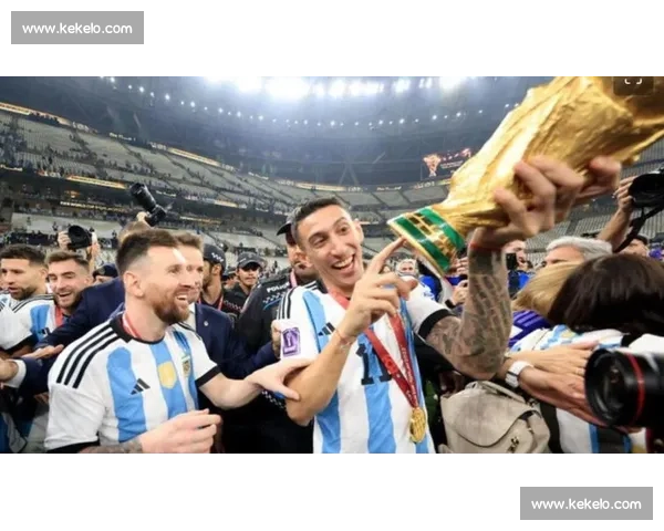 梅西迪马利亚世俱杯同框致敬：从奥运初章到世界杯巅峰的传奇友谊